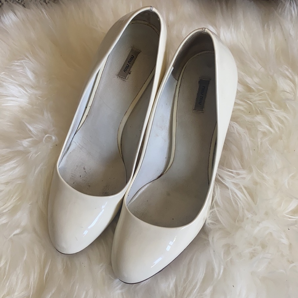 Miu Miu Wht Patent 5.5 Round Toe - image 6